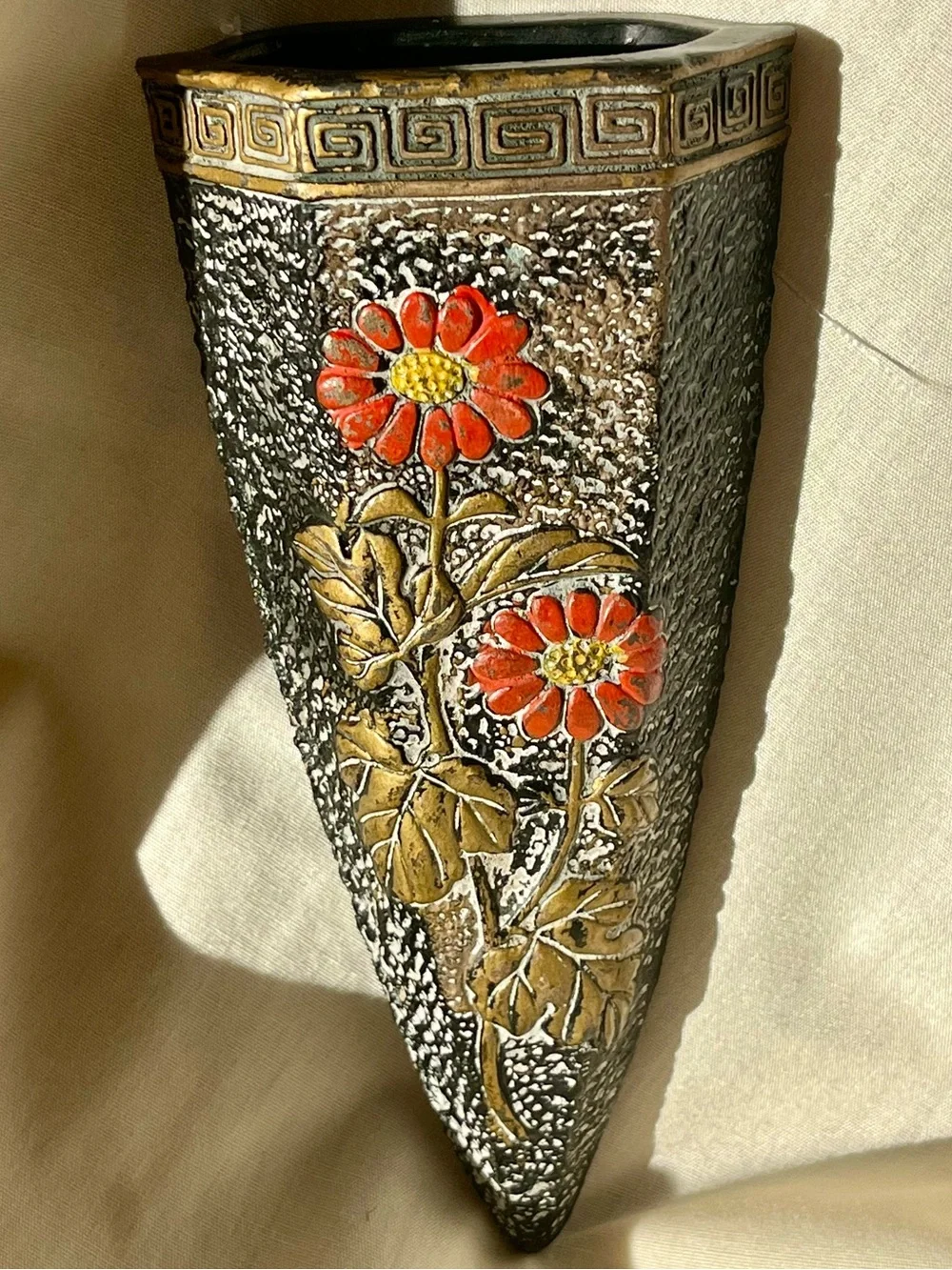 Vtg Tokanabe Japanese Blackware Ceramic Wall Pocket Vase Flower Planter Orange - Picture 8 of 16